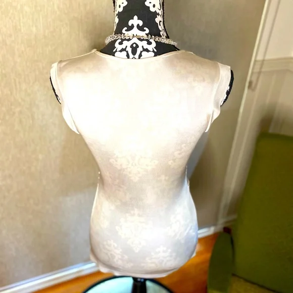 Beautiful Laura Ashley silver top. Size XXS. - Picture 5 of 6